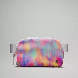 NWT Lululemon Belt Bag In Prism Wash Print Multi Vapor